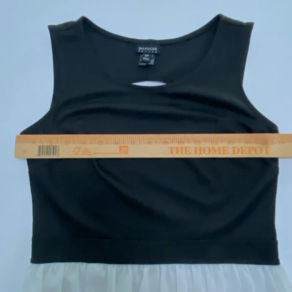 En Focus Studio Black and White Sleeveless dress with
Open Back size 6P - Picture 7 of 9
